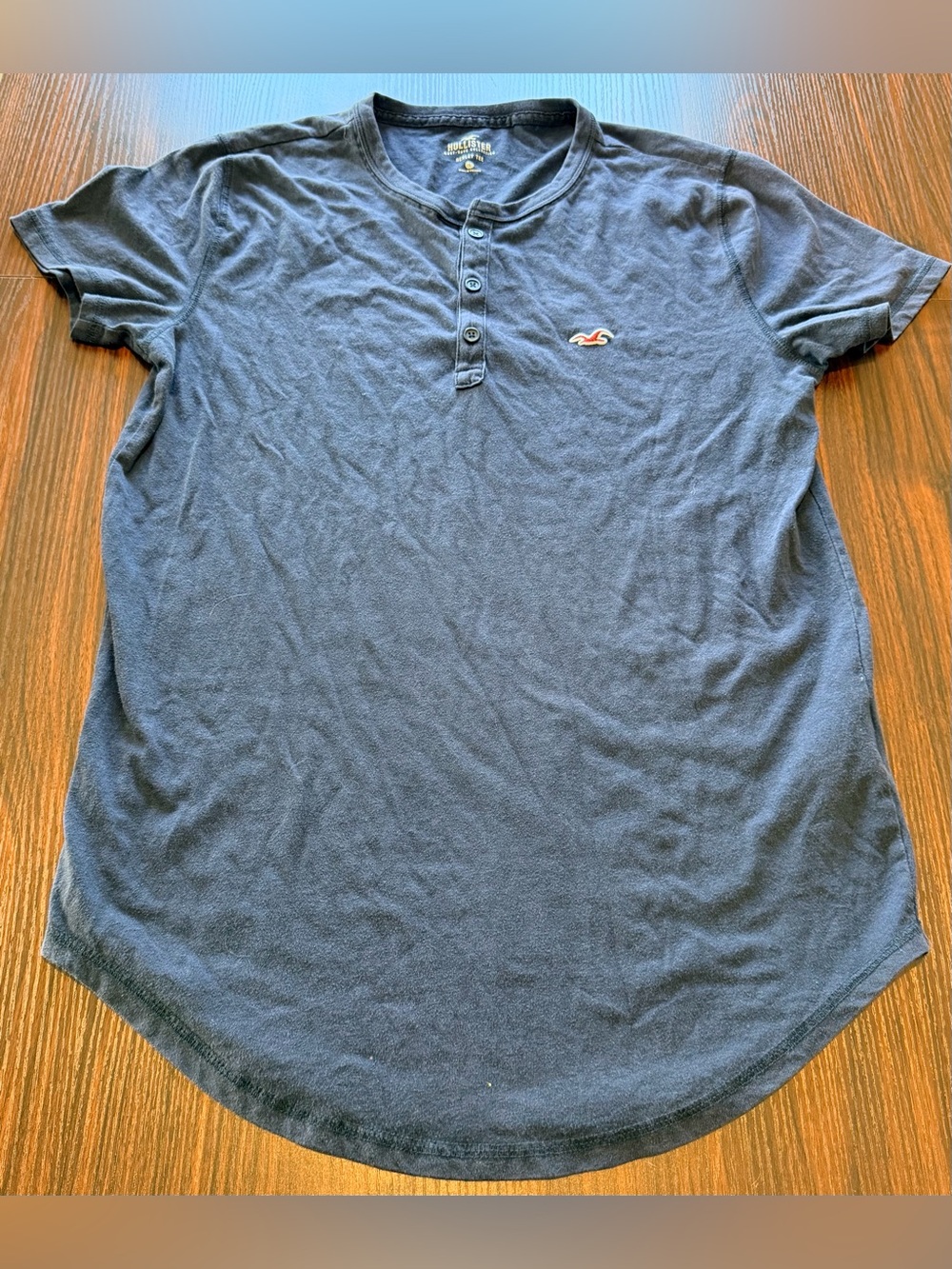 Hollister Mens Navy Blue Short Sleeve Henley Tee Shirt Embroidered logo Size S